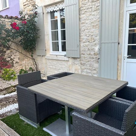 Charmante Charentaise Saint-Jean-dʼAngély Εξωτερικό φωτογραφία
