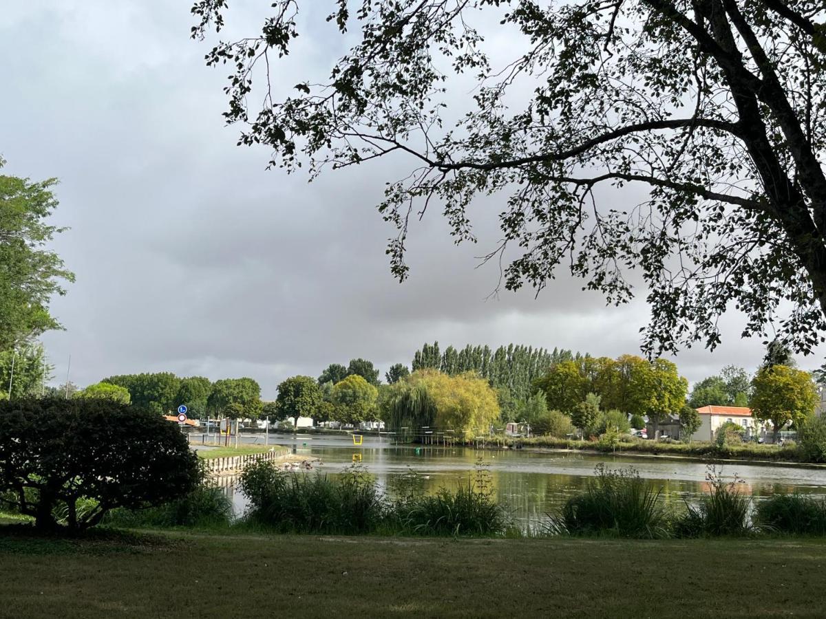 Charmante Charentaise Saint-Jean-dʼAngély Εξωτερικό φωτογραφία