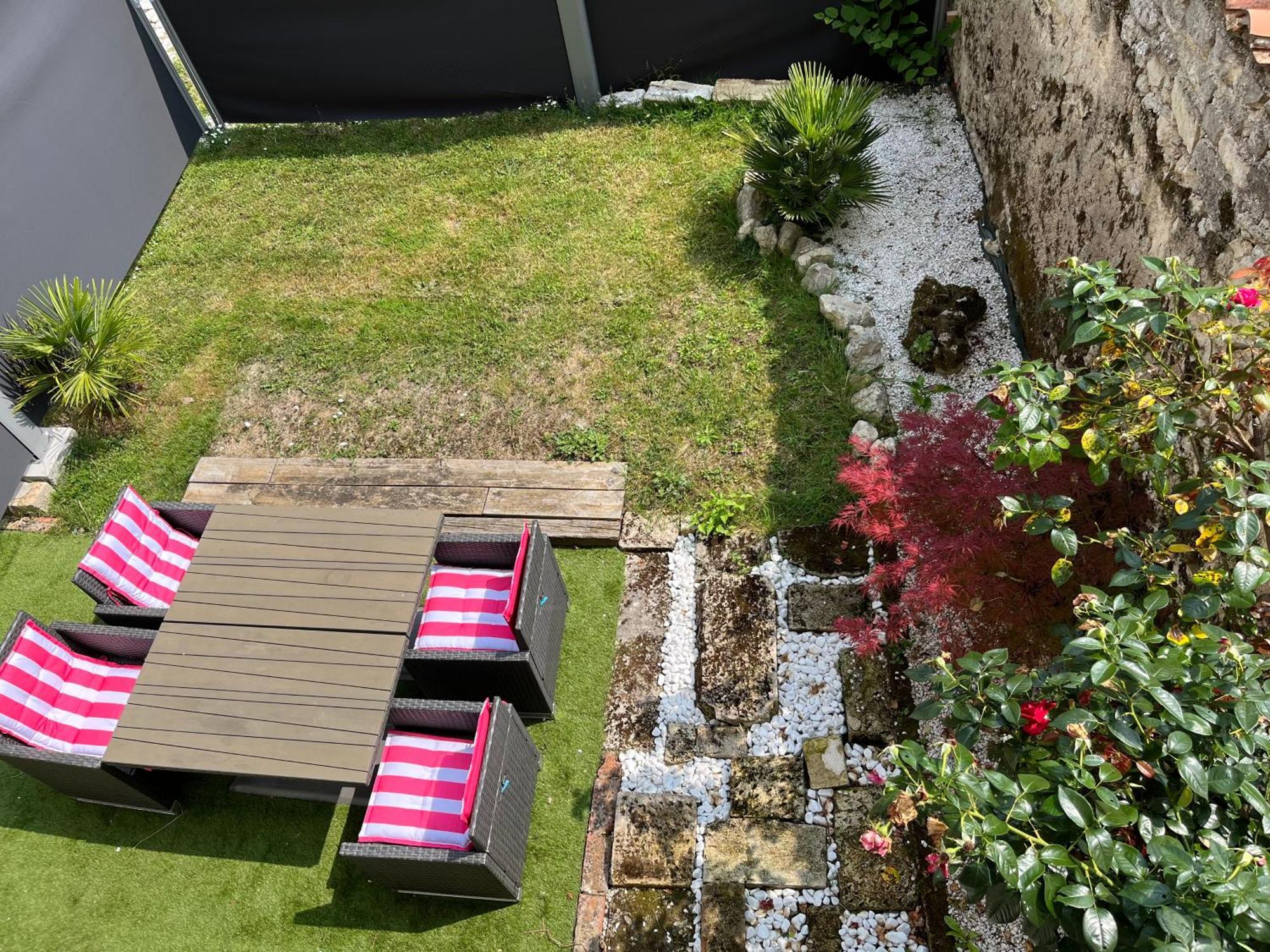 Charmante Charentaise Saint-Jean-dʼAngély Εξωτερικό φωτογραφία